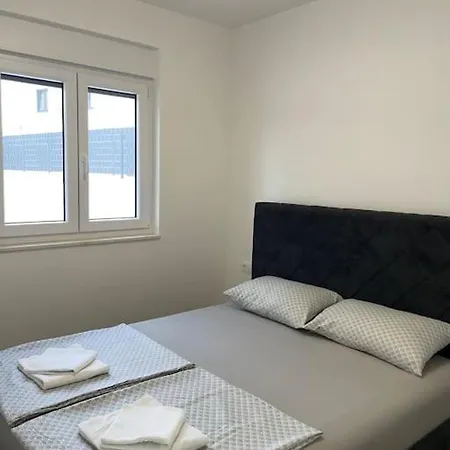 Iva - Private Pool Apartman