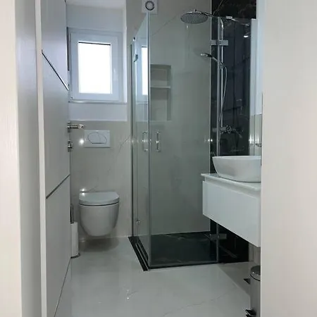 Iva - Private Pool Apartment *