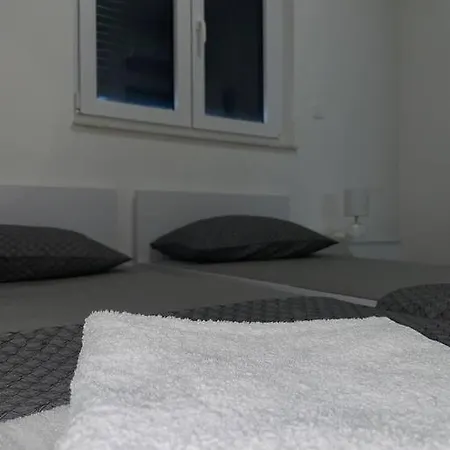 Apartment Iva - Private Pool Trogir