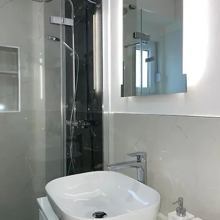 Apartment Iva - Private Pool Trogir