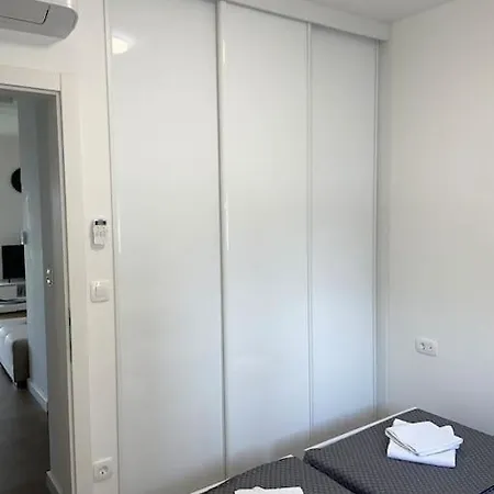 Iva - Private Pool Apartment *